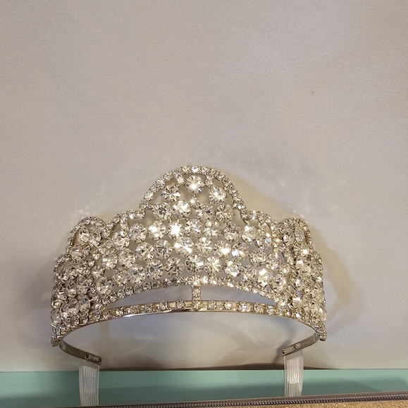 Accessories - Opulent Rhinestone Crown